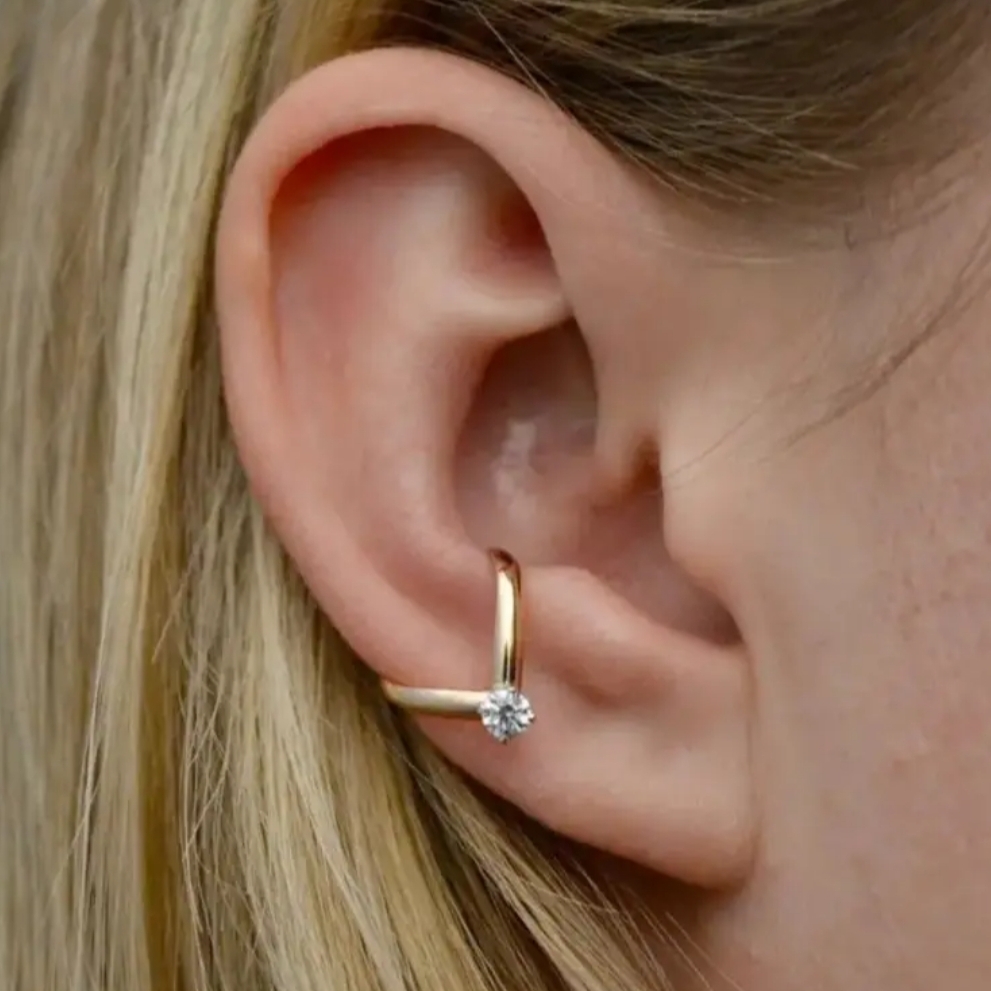 18 Kt Gold And Crystal Hug Earring